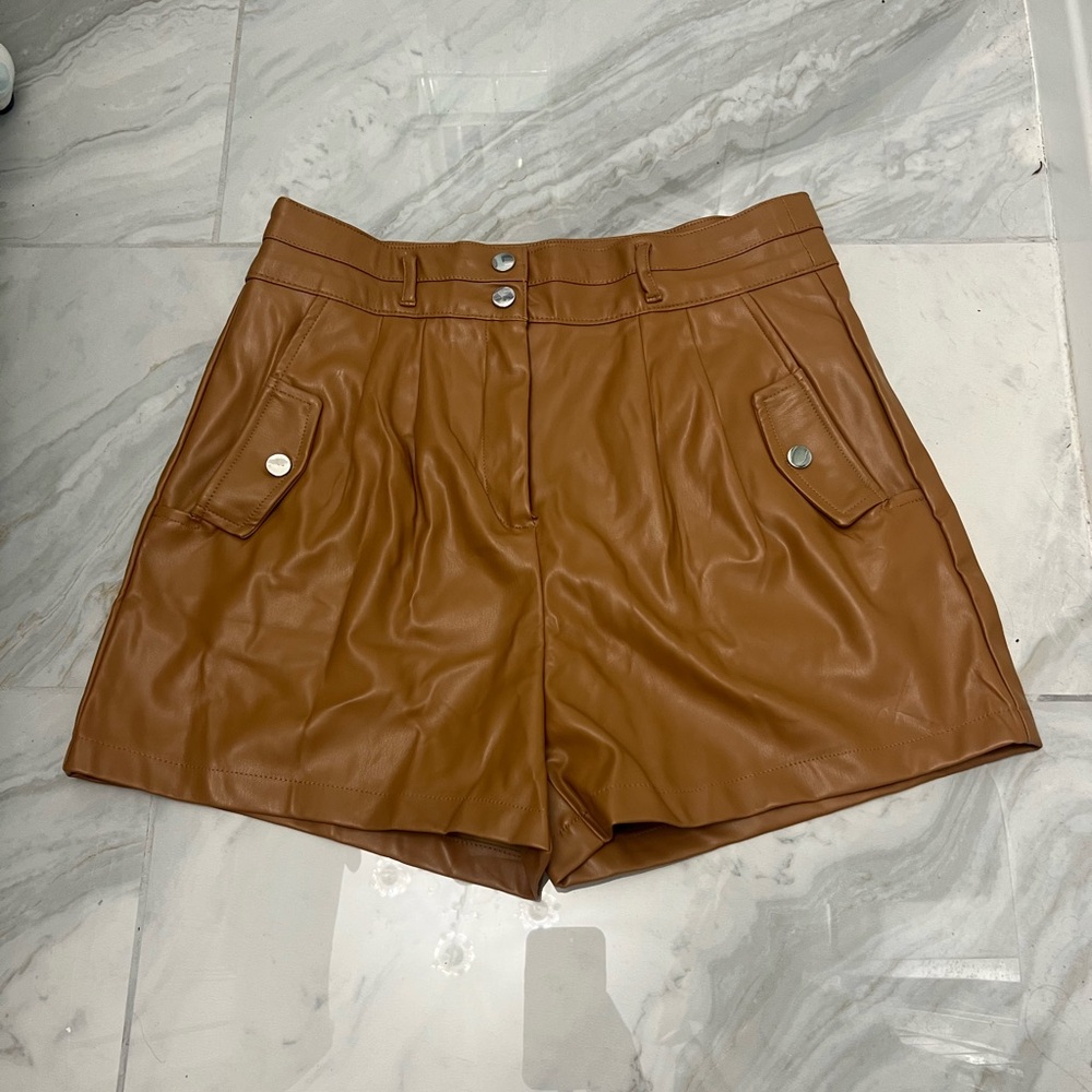 🍂faux leather shorts🍂